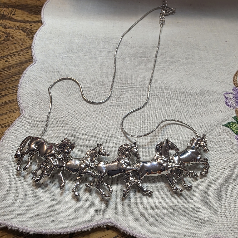 Beautiful Vintage Silvertone 5 Running Horses Necklace